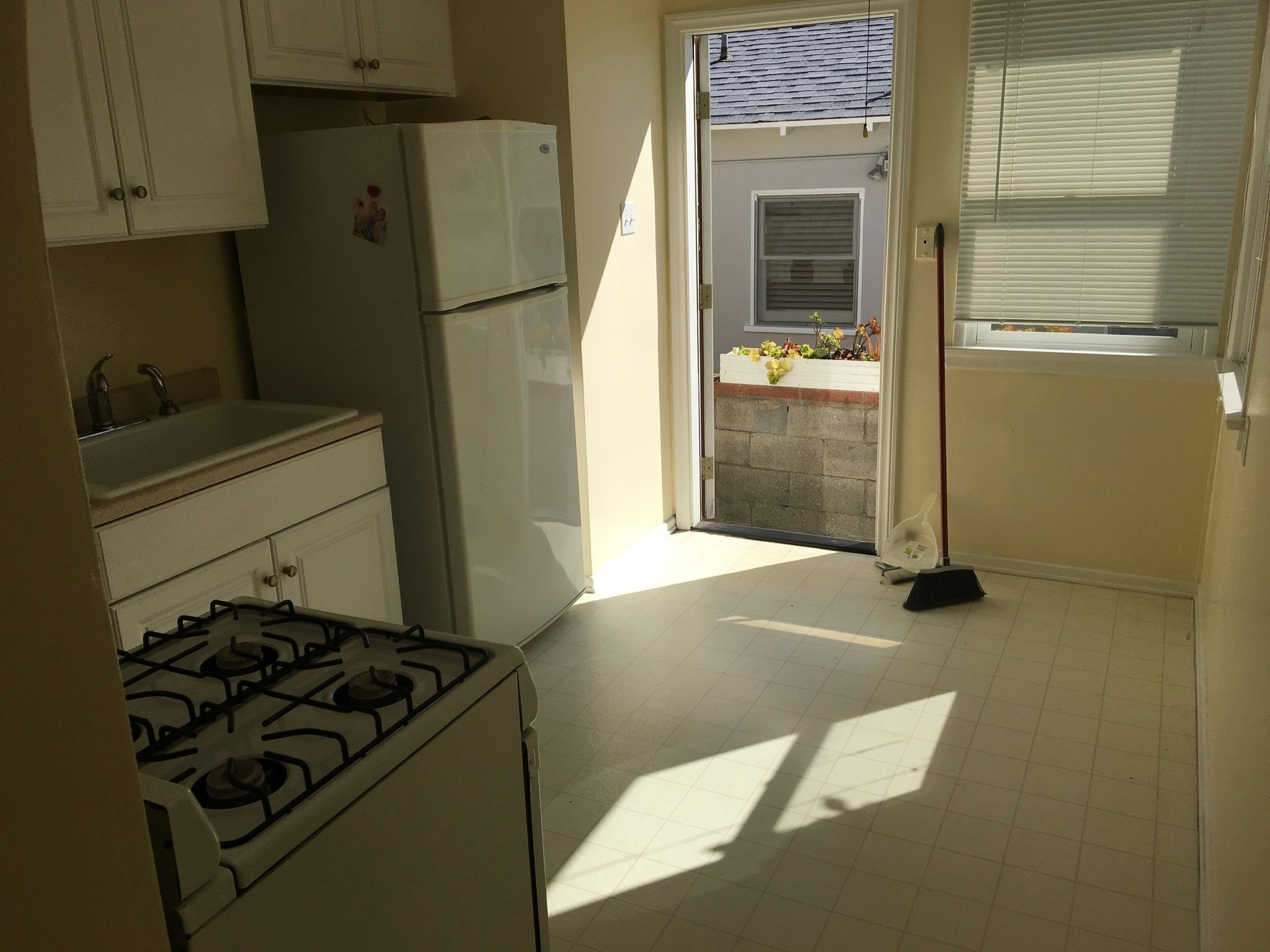 Building Photo - 1301 Manhattan Beach Blvd