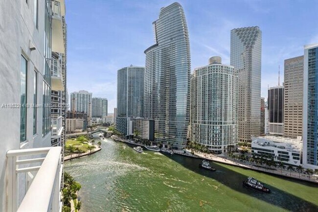 Building Photo - 900 Brickell Key Blvd