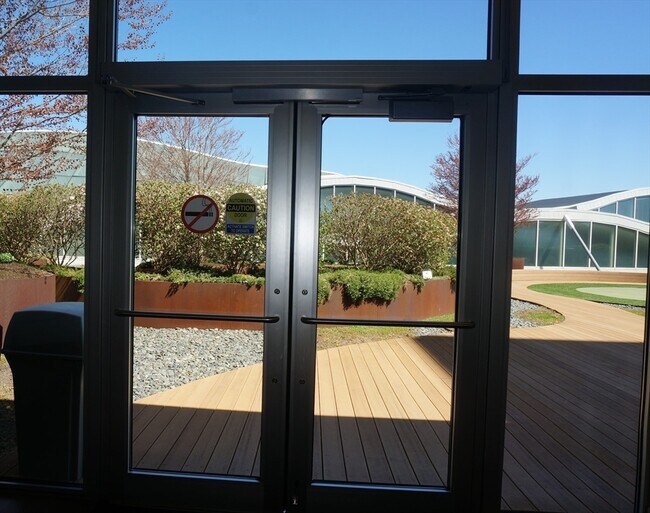 Building Photo - 10-40 Nouvelle Way