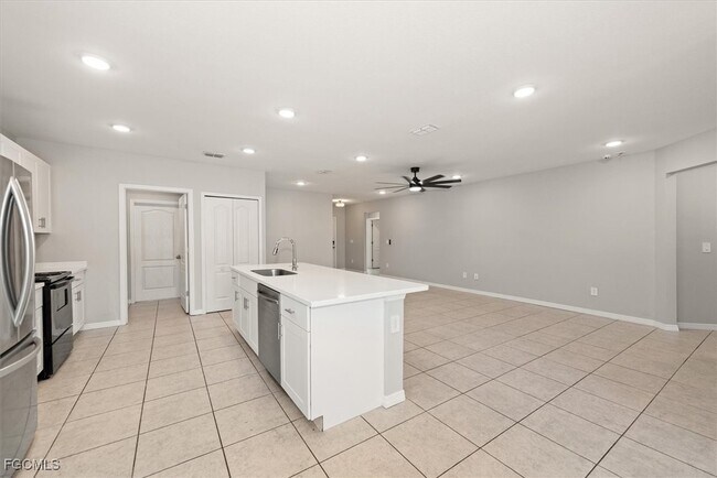 Building Photo - 2612 51st St SW