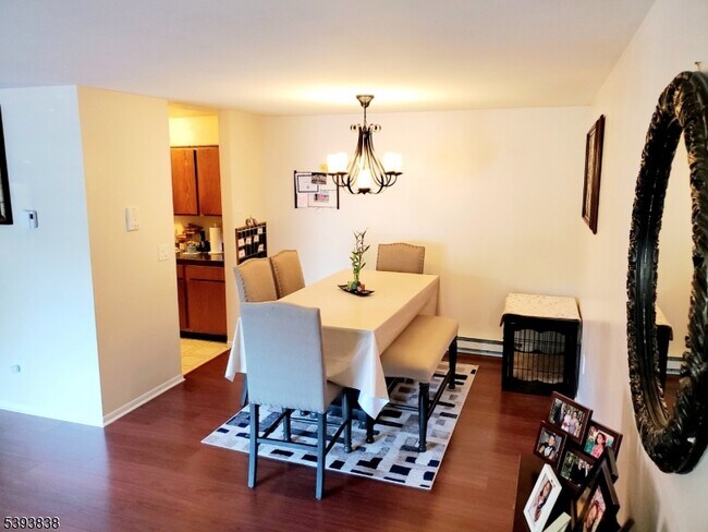 Building Photo - 710 Mill St