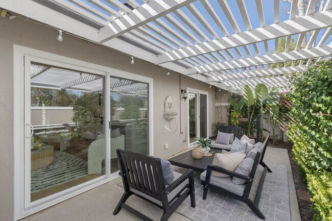 Building Photo - Luxurious Remodeled 2 Bedroom 2 Bath Home in Desirable Almaden Community!