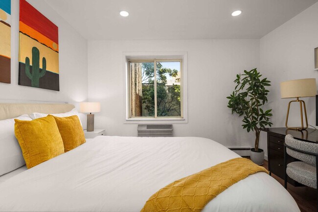 Building Photo - 15 St Marks Pl