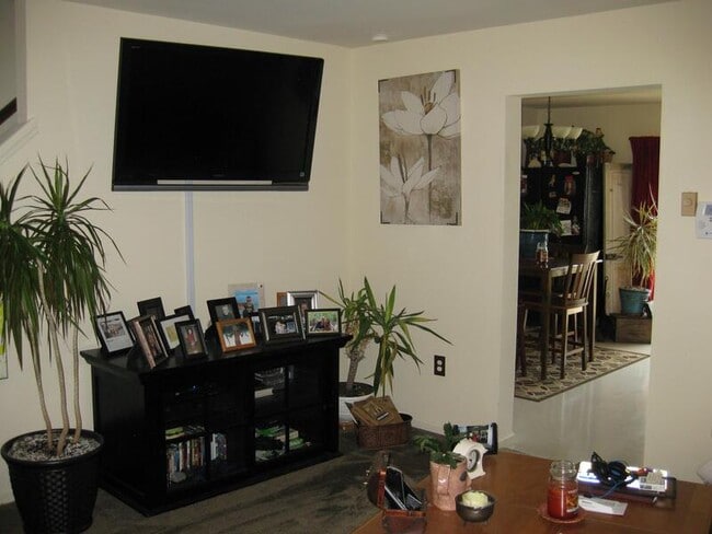 Building Photo - 214 Magnolia Dr