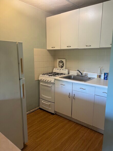 Building Photo - 369 Mayflower Ave
