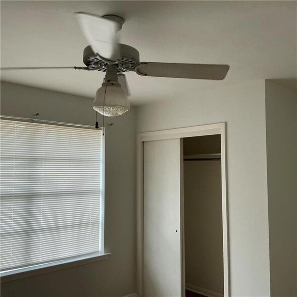 Building Photo - 5008 Academy Dr