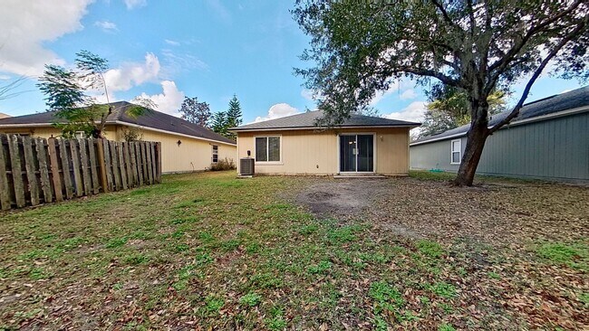 Building Photo - Lovely 2x1 in St. Augustine! Gorgeous Upgrade Kitchen!