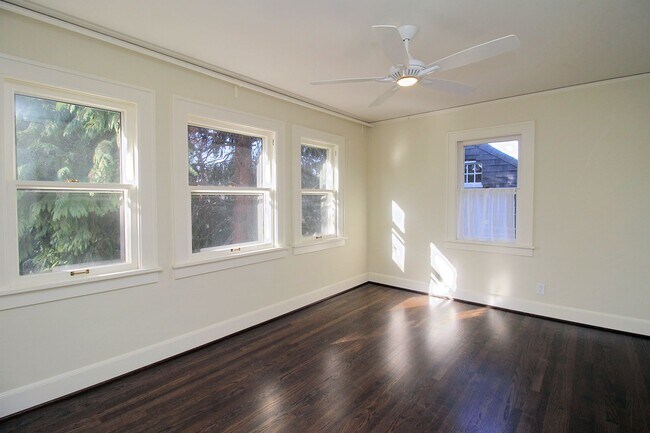 Building Photo - 2241 NE 33rd Ave