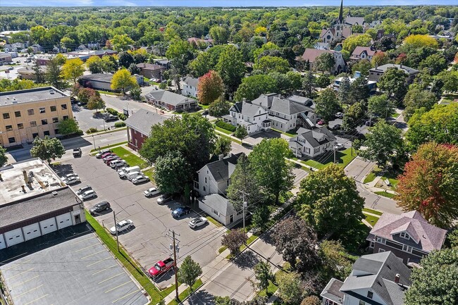 Building Photo - Freemont Duplex