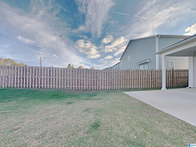 Building Photo - 1064 Park View Dr
