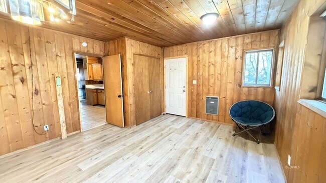 Building Photo - 53510 Country Club Dr