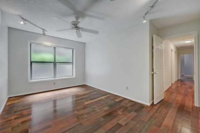 Building Photo - 12811 Ashford Hills Dr