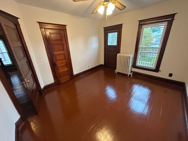 Building Photo - 1213 S 72nd St