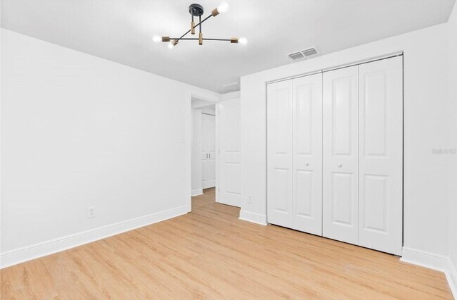 Building Photo - Modern 2-Bedroom Duplex w/ BRAND NEW Washer & Dryer – Quiet, Safe Area in Seminole Heights