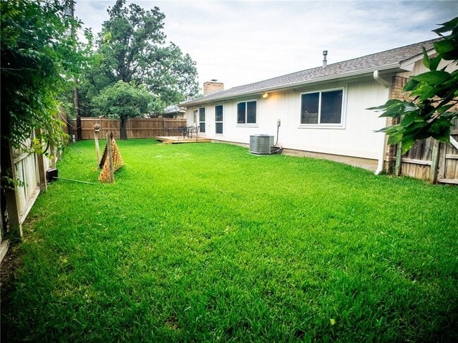 Building Photo - 2817 Jennifer Dr