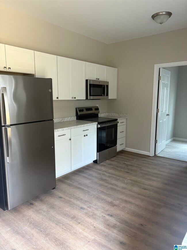 Building Photo - 1107 Cherry Cir