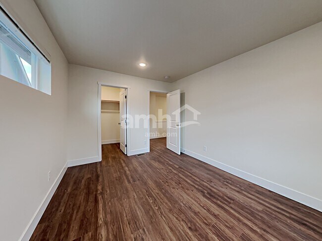 Building Photo - 33142 Ten Trails Pkwy