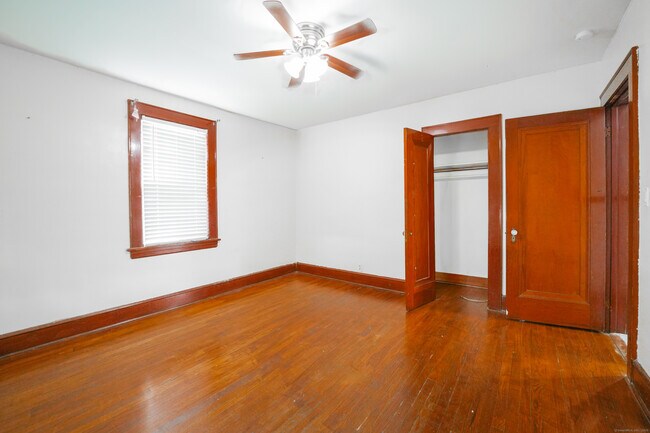 Building Photo - 140 Kent Ave