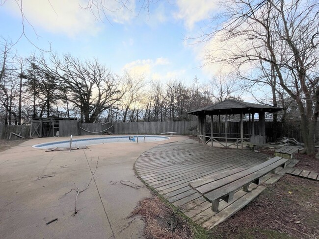 Building Photo - Ranch Style 4 Bedroom