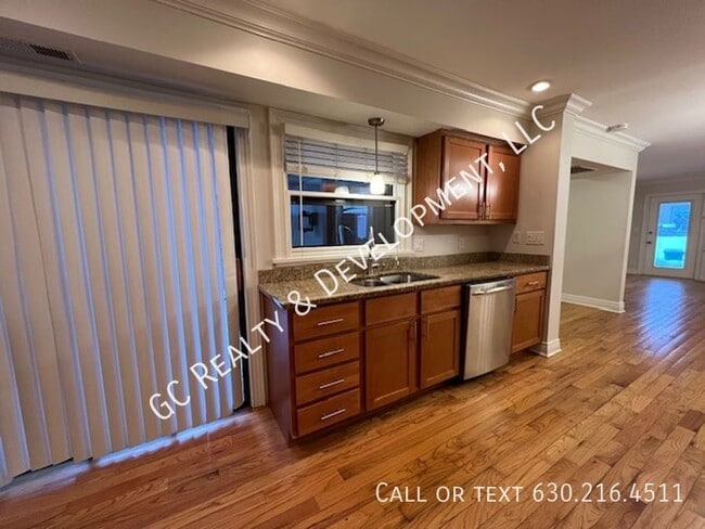Building Photo - 925 Indian Boundary Dr