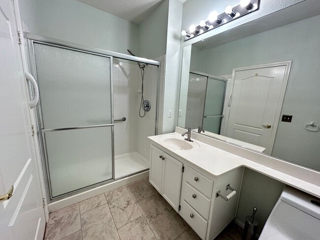 Building Photo - 3 bedroom 2 bathroom Summerlin condo!