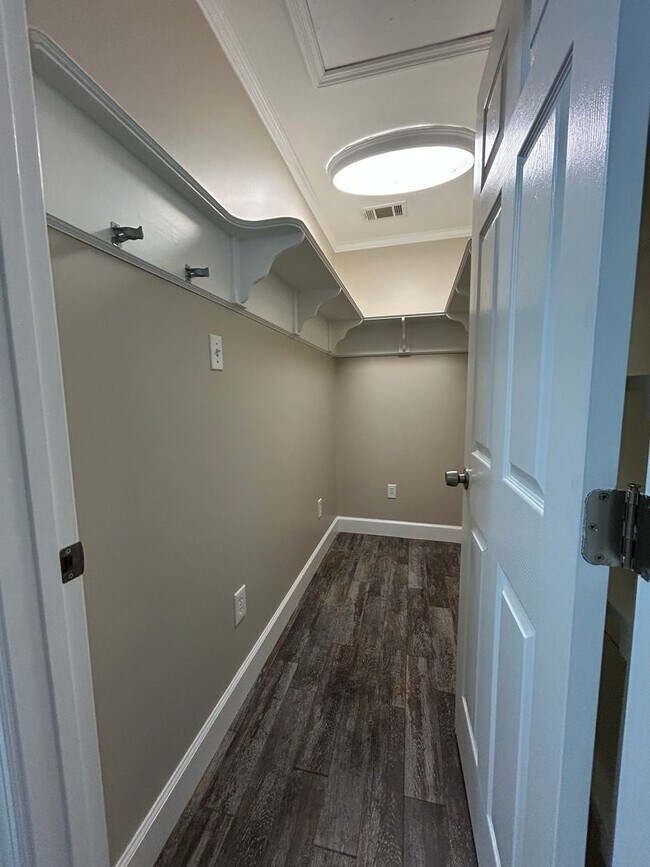 Building Photo - Charming 2 Bedroom/2.5 Bathroom home in Sandfly