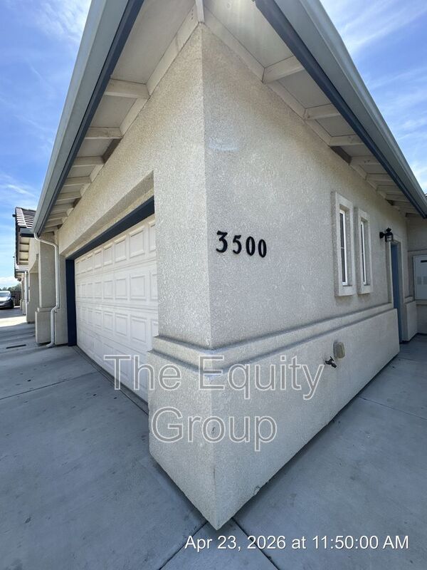 Building Photo - 3500 Villa St