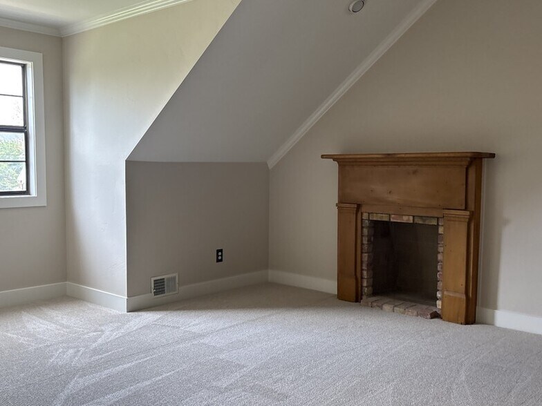 Building Photo - 10436 Edinburgh Dr