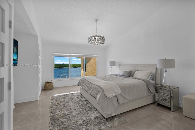 Building Photo - 4234 N Ocean Dr