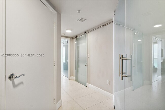 Building Photo - 16699 Collins Ave