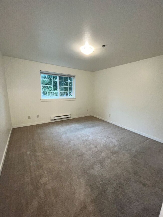 Building Photo - 039 - 2 bed, 2 bath condo minutes from Red...