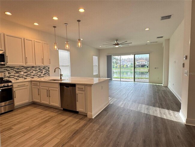 Building Photo - 31045 Lindentree Dr