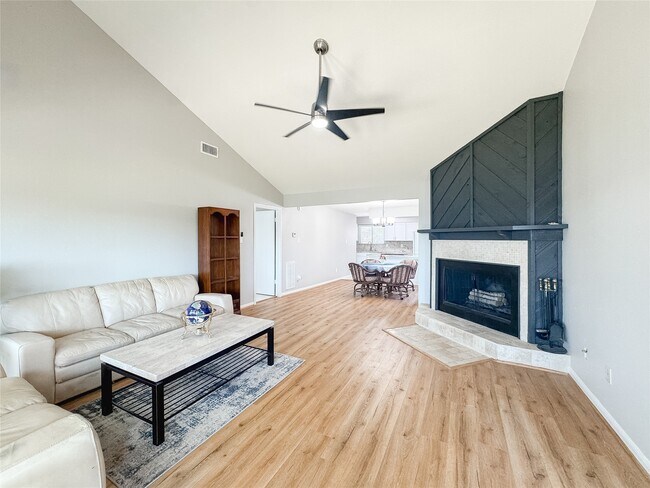 Building Photo - 112 Cove Point