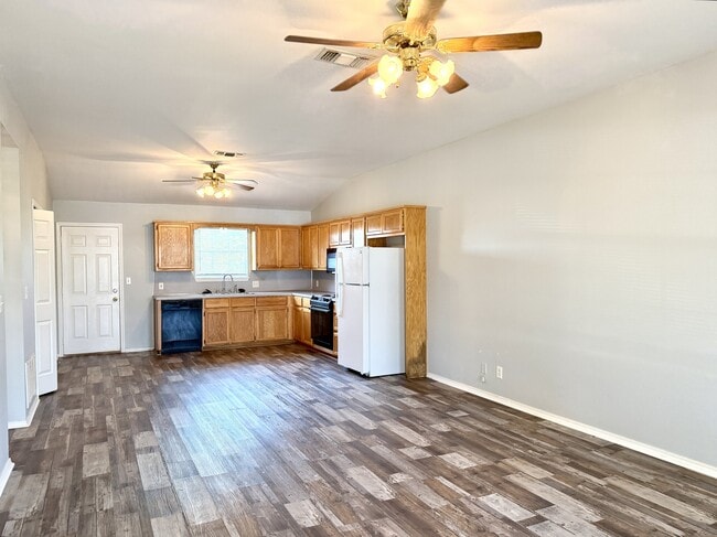 Building Photo - 2305 Cimmaron Dr