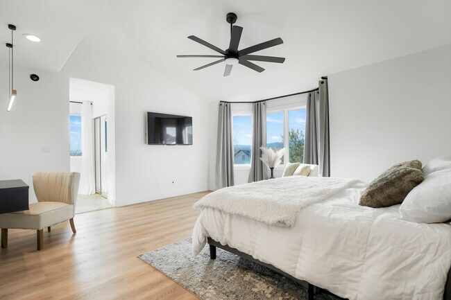 Building Photo - Robb Way