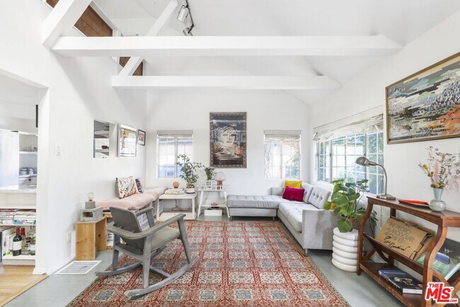 Building Photo - 1563 Lucretia Ave