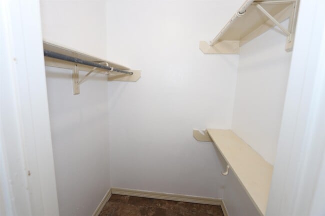 Building Photo - 609 St James Ct