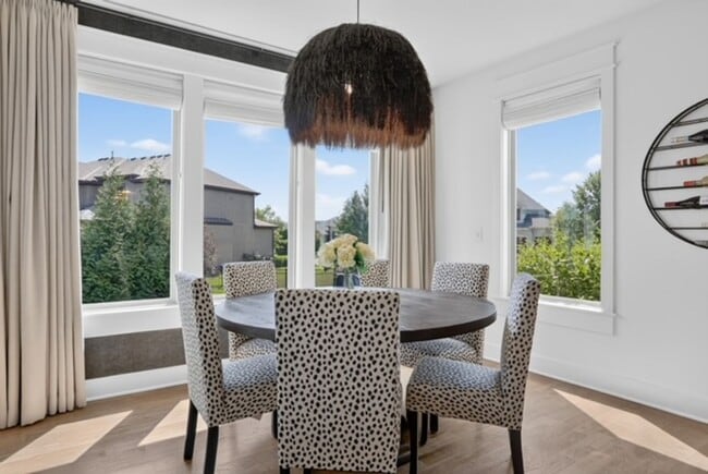 Building Photo - Luxury 5 Bed | 4.5 Bath Home | Flexible Leasing Options: 3+ Month & Long-Term Lease Options | Ful...