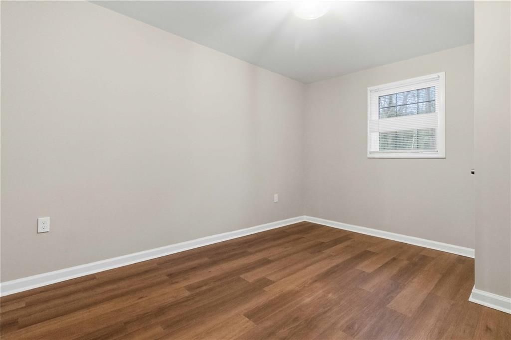 Building Photo - 2953 Meadowview Dr SE