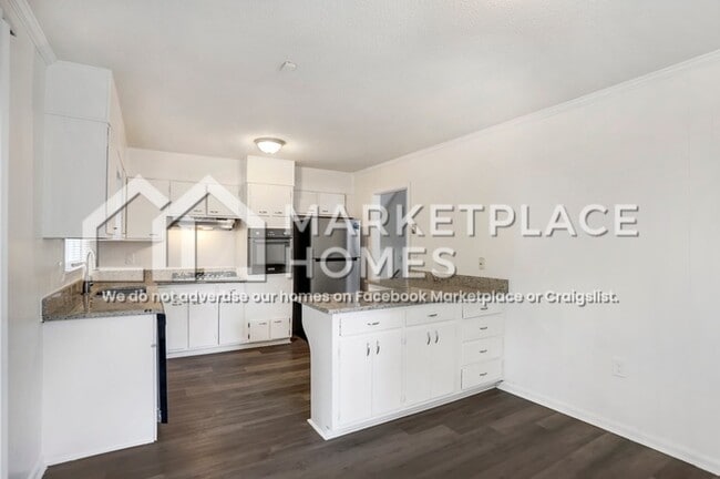Building Photo - 4372 Greenleaf Cir SW