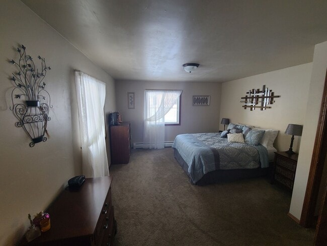 Building Photo - 1 Bed, 1 Bath 930 Sq Ft 2nd Floor