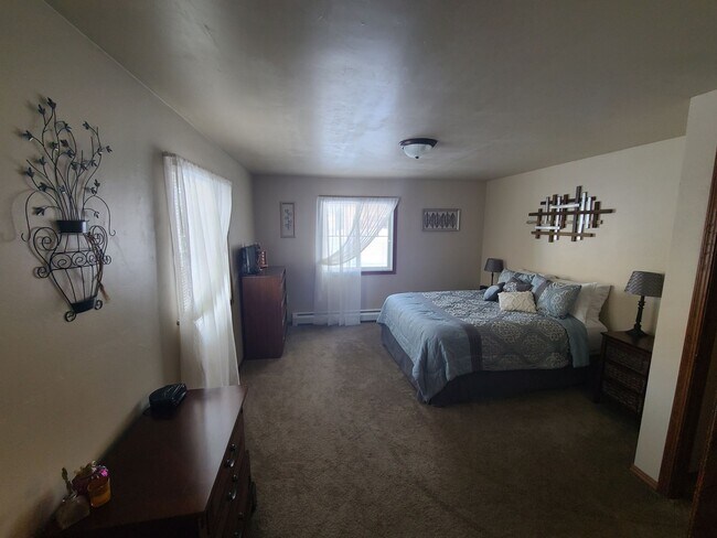 Building Photo - 1 Bed 1 Bath, 975 Sq Ft, 2nd Floor