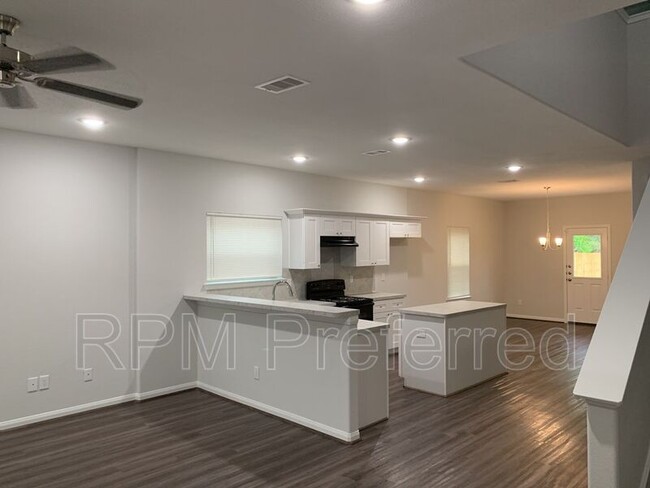 Building Photo - 7610 Bellingham