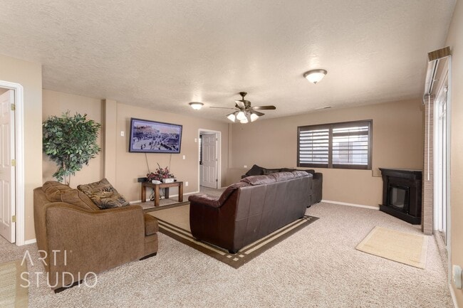 Building Photo - Spacious 3-Bedroom Walk-Out Basement Apartment in Desirable Bloomington Hills