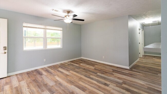 Building Photo - 2036 County Rd 3434N