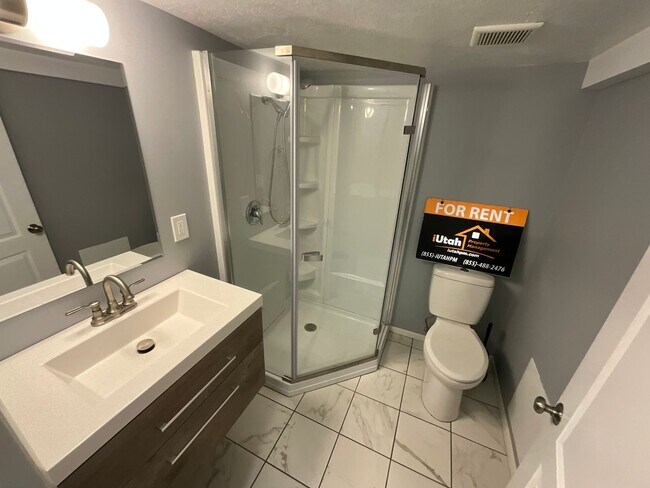 Building Photo - 2135