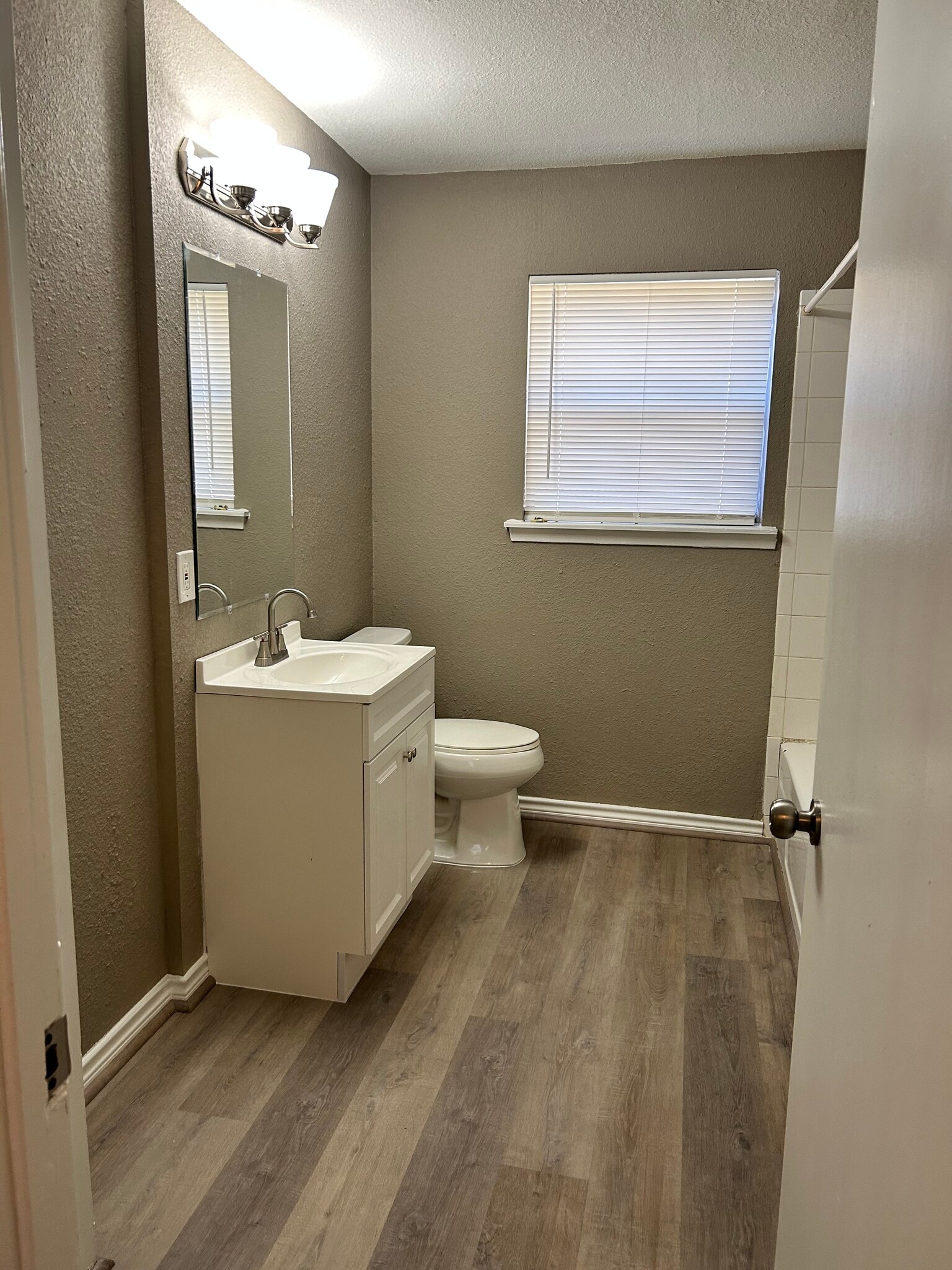 Building Photo - 1326 Damon St