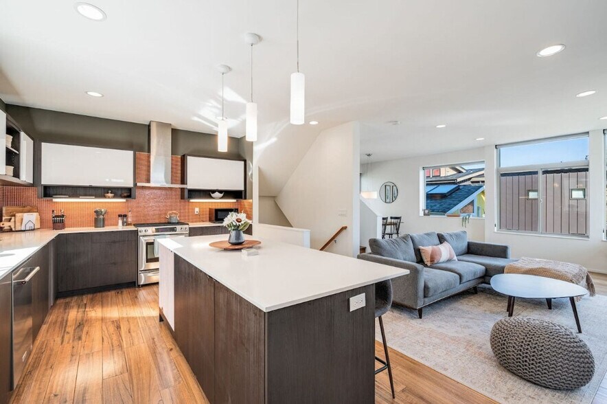 Building Photo - 2323 W Crockett St