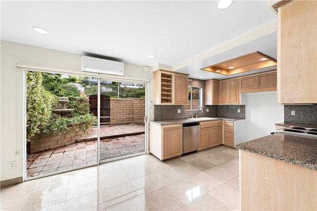 Building Photo - 7 Blue Lagoon