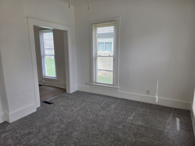 Building Photo - Remodeled 3-Bedroom, 1-Bathroom Home with Basement & Garage – $1,550/Month | Accepting Section 8